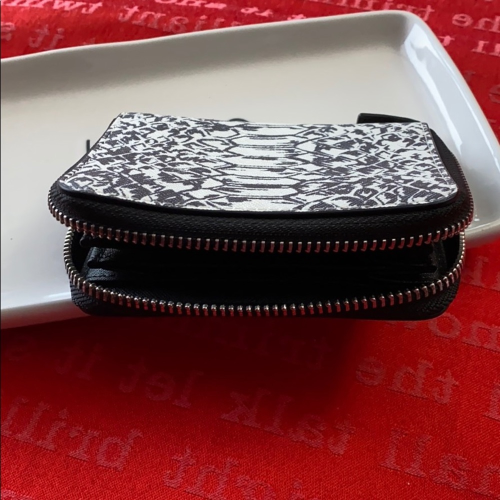 Sam Edelman Print Wallet - Picture 3 of 4